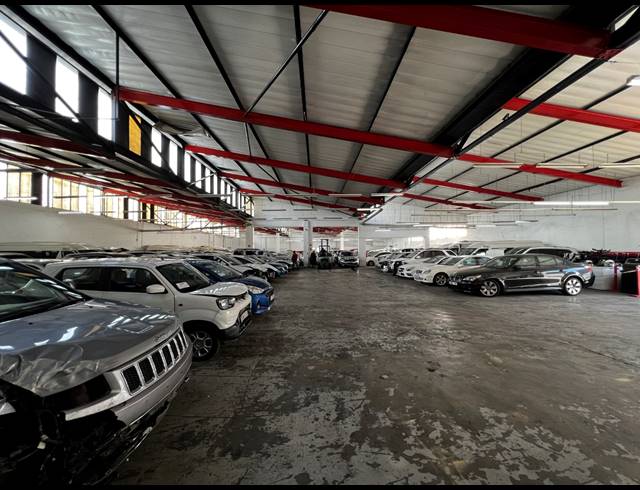3,845M² WAREHOUSE FOR SALE IN PAROW EAST